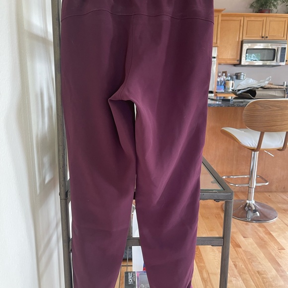 Two pairs of lulu lemon Stretch High-Rise Jogger 
Full Length. - Picture 8 of 12